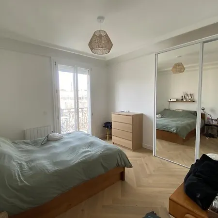 Bright In The 10th Arrondissement Appartamento *